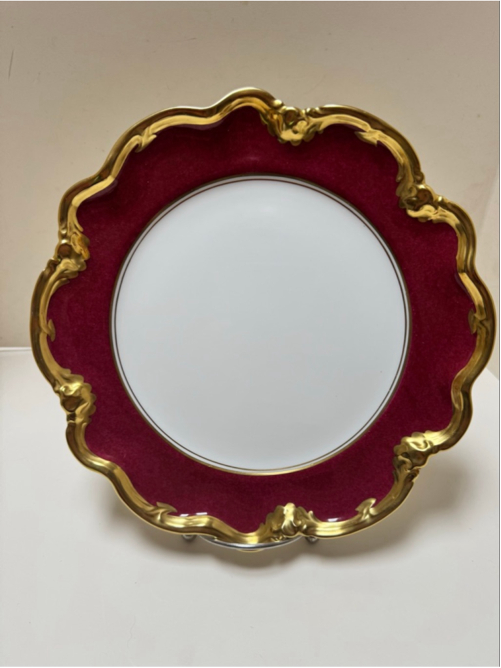 Athlone Marone by Coalport Bone China 9 1/8" Sheffield Dessert Plate, Ruffled